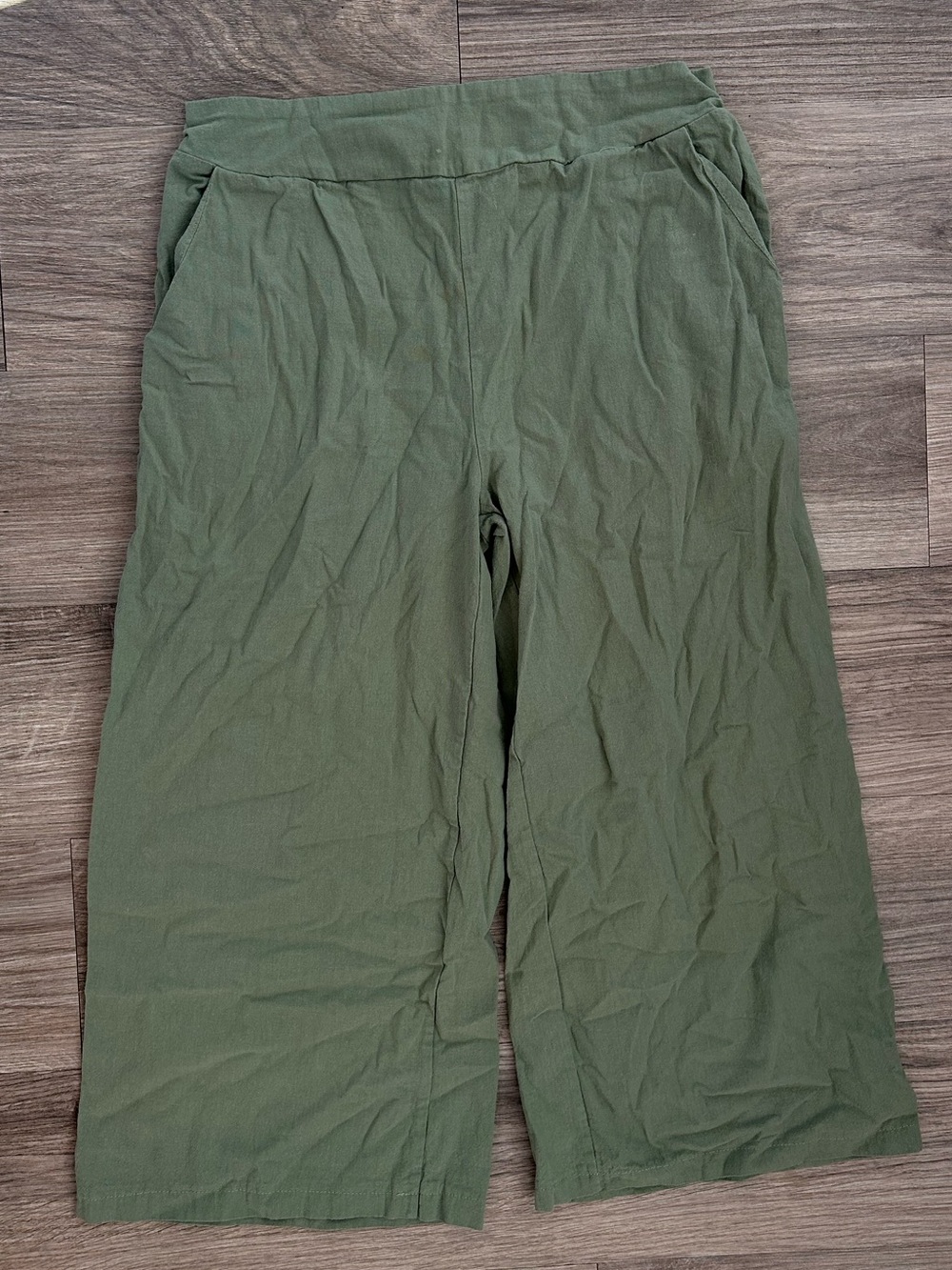 Wide-Leg Pull-On Pants in Olive Green